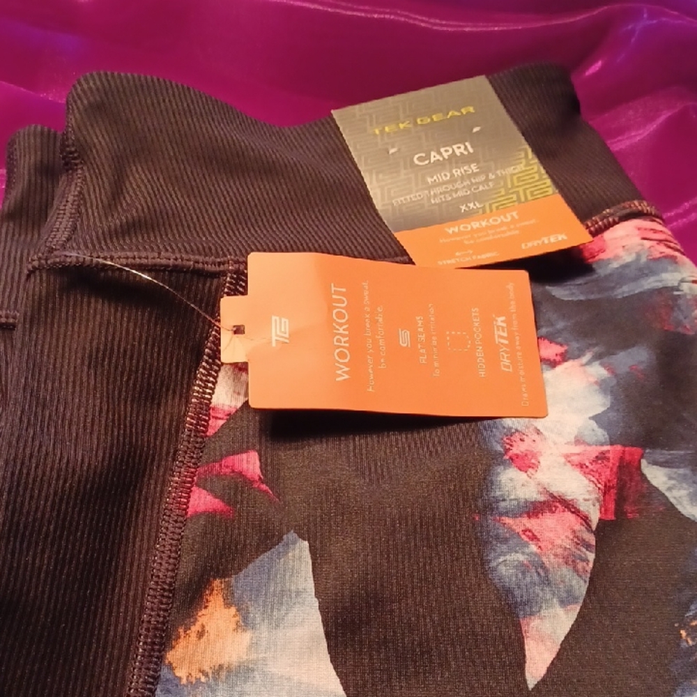 Tek Gear Black Floral Capri Leggings
